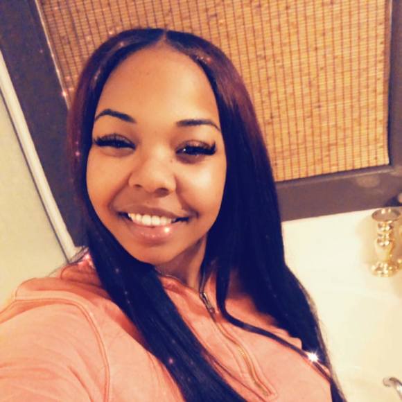 Profile Picture of Destiny Dixon (@dezzyd91) on Poshmark
