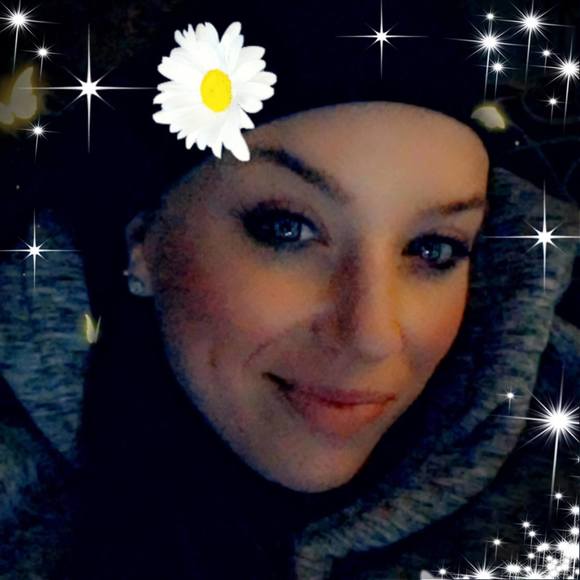 Profile Picture of Melissa Bliss (@melissa_bliss) on Poshmark