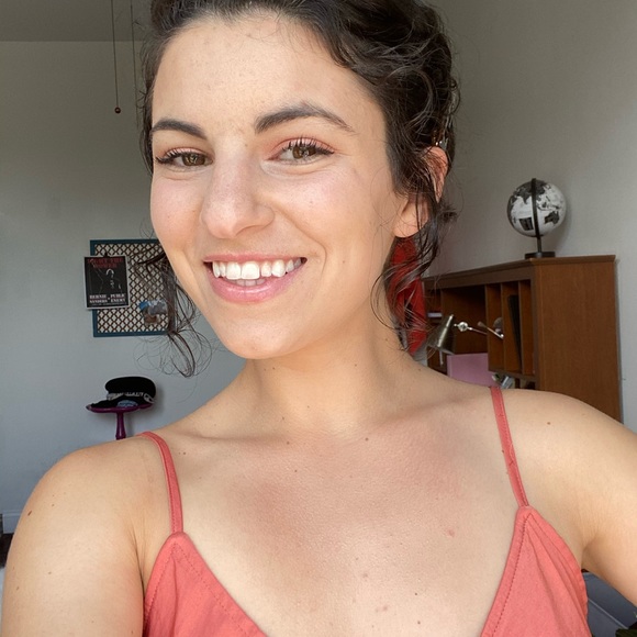 Profile Picture of Paige Silverman (@paigesilverman) on Poshmark