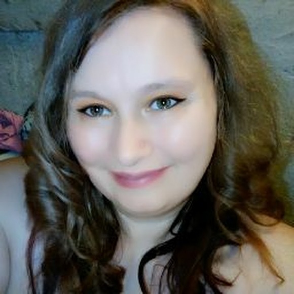 Profile Picture of Alice Miller (@bellarico7277) on Poshmark