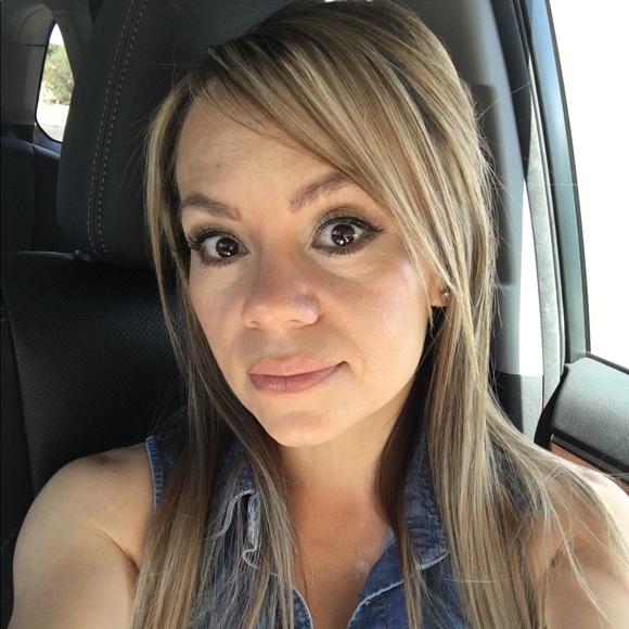 Profile Picture of Ivonne Alvarez (@ivonnefashion18) on Poshmark