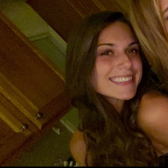 Profile Picture of Sofia Redkoles (@s_redkoles) on Poshmark