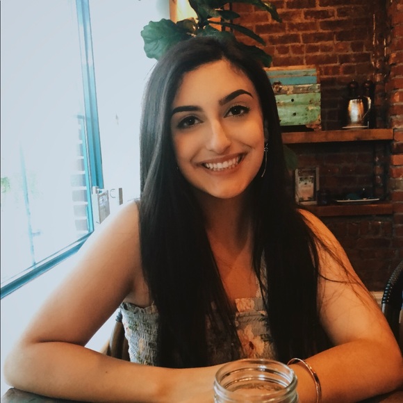 Profile Picture of Gianna Pelella (@gchristina37) on Poshmark