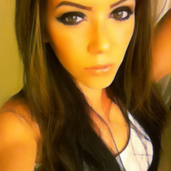 Profile Picture of Victoria Crain (@mrscrain) on Poshmark
