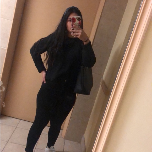 Profile Picture of Daniela Gomez (@dges) on Poshmark