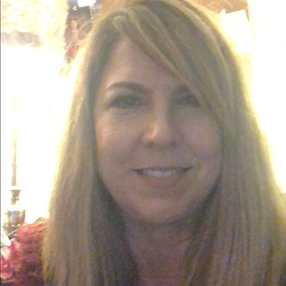 Profile Picture of Sharishari Smitherman (@sharimechelle) on Poshmark