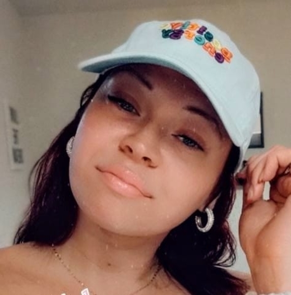 Profile Picture of Jenifer Andrews (@nailaddict101) on Poshmark
