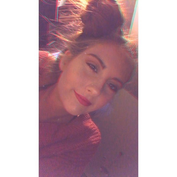 Profile Picture of Taylor Fiddle (@taylorfiddle) on Poshmark