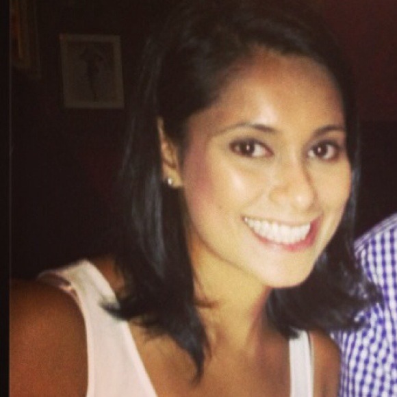 Profile Picture of Christina Menezes (@stiny216) on Poshmark