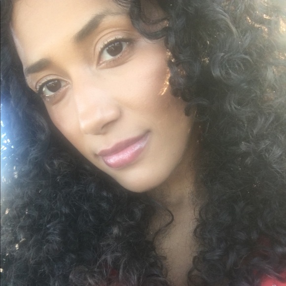 Profile Picture of Stepstephanie Seaborg (@smdseaborg) on Poshmark