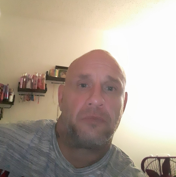 Profile Picture of Craig Pierce (@craigpierce650) on Poshmark