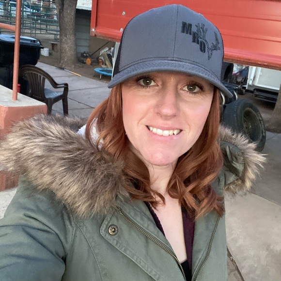 Profile Picture of Amanda Scarth (@amanda_scarth) on Poshmark