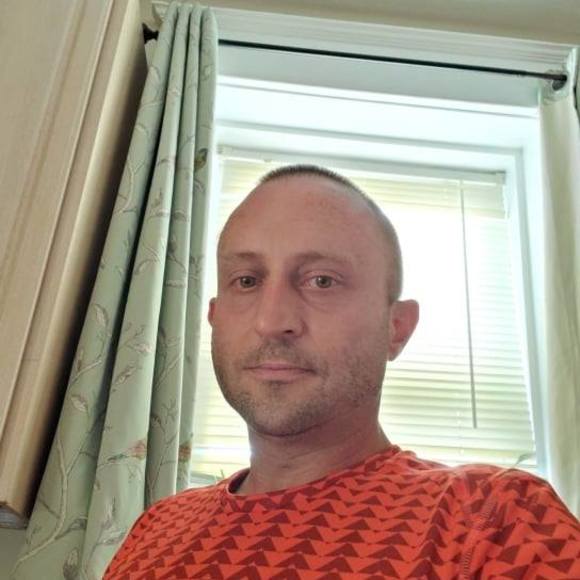 Profile Picture of Garth Crone (@garthrc) on Poshmark