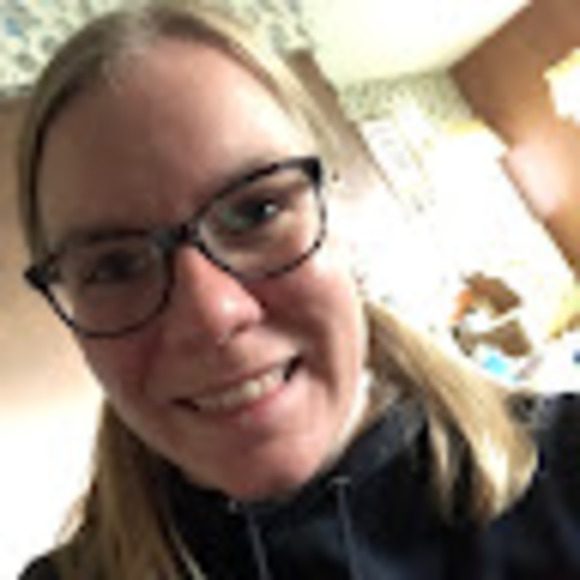 Profile Picture of Lori Parsell (@lparsell90) on Poshmark