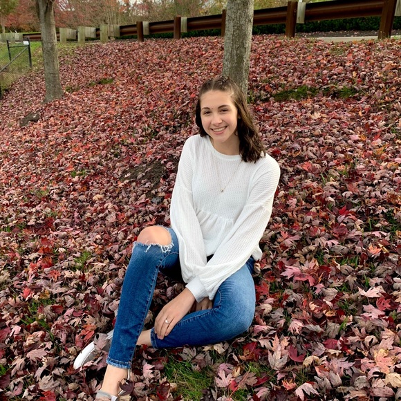 Profile Picture of Julia Townsend (@julest222) on Poshmark