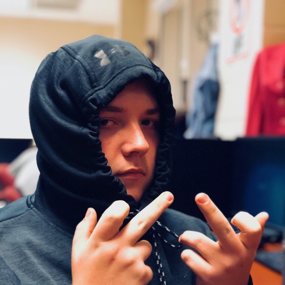 Profile Picture of Joey Eads (@bigjoe1567) on Poshmark