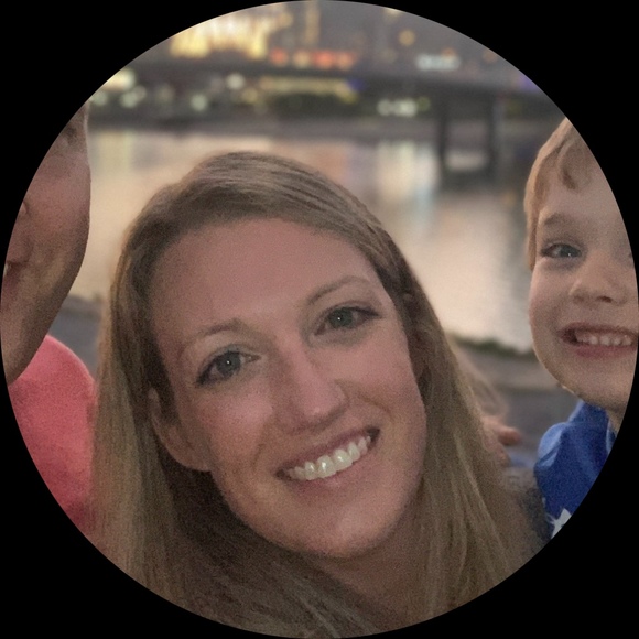 Profile Picture of Whitney Gordinier (@wgordinier) on Poshmark