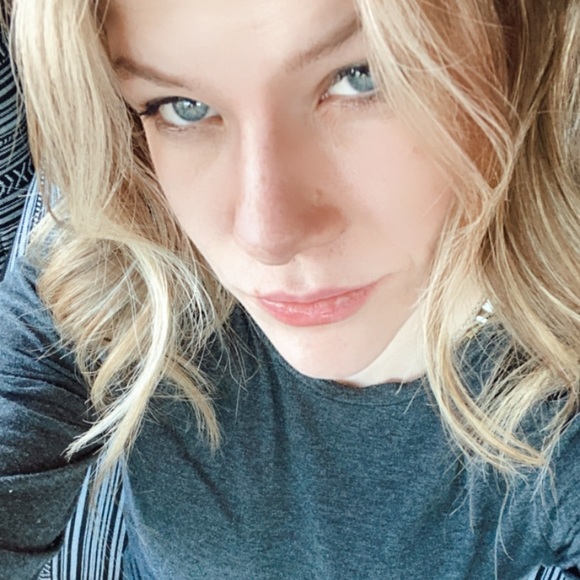 Profile Picture of Grace Wieseler (@gracewieseler) on Poshmark