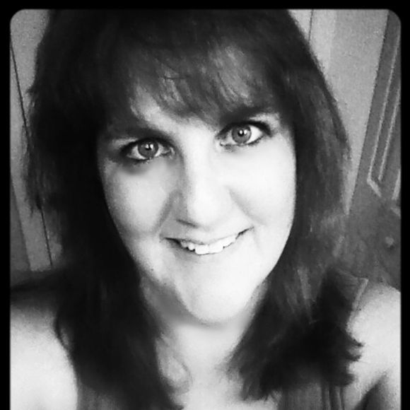 Profile Picture of Laurie Blassingham (@lorablaze) on Poshmark