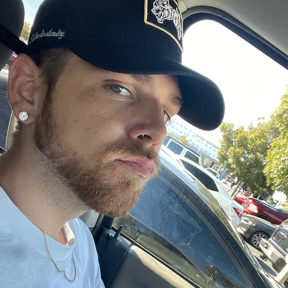 Profile Picture of Ronald Barnes (@zukuh) on Poshmark