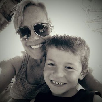 Profile Picture of Laura Ferrante (@MES_Librarian) on Twitter