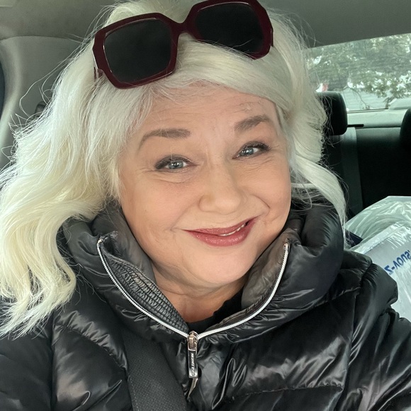Profile Picture of Anne Michaud (@annemichaud441) on Poshmark