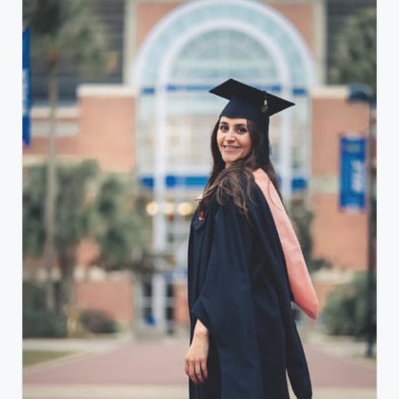 Profile Picture of Amanda Ojeda (@ao123456) on Poshmark