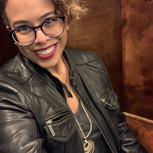 Profile Picture of Nicole Nicolitz (@ninic010386) on Poshmark