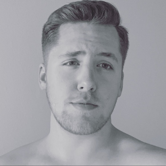 Profile Picture of Devon Evensen (@devon0898) on Poshmark