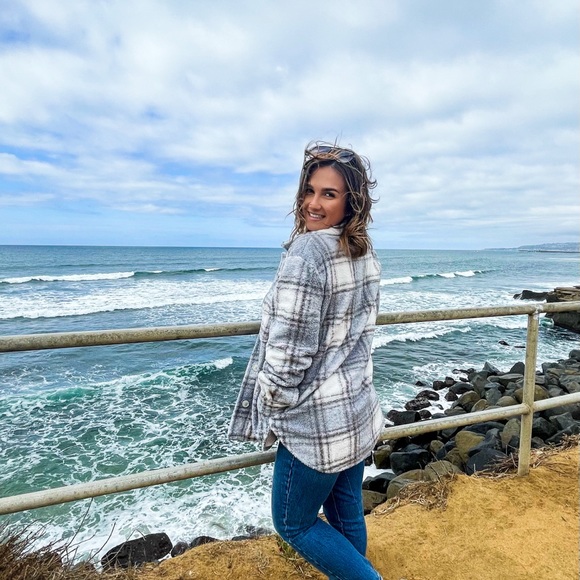 Aly Gilkerson - Poshmark Profile Picture of Aly Gilkerson (@agilk) on Poshmark