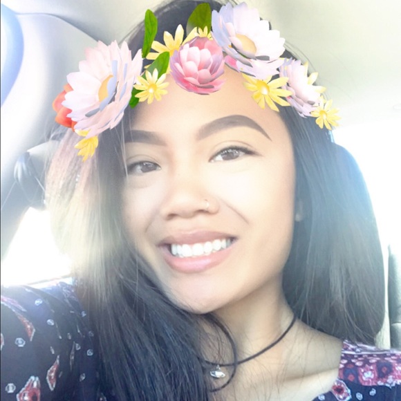 Profile Picture of Faith Obena (@faithythrift) on Poshmark