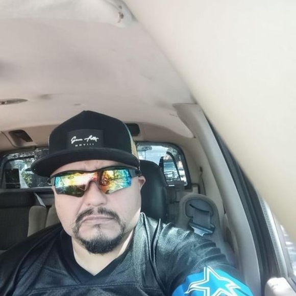 Profile Picture of Carlos Hurtado (@1975robertohurt) on Poshmark