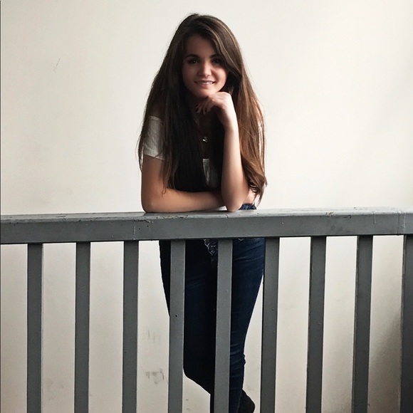 Profile Picture of Sammy Bannister (@bannistersammy) on Poshmark