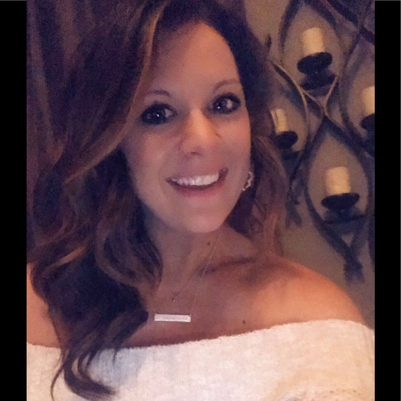 Profile Picture of Stacey Fowler (@prostylist) on Poshmark