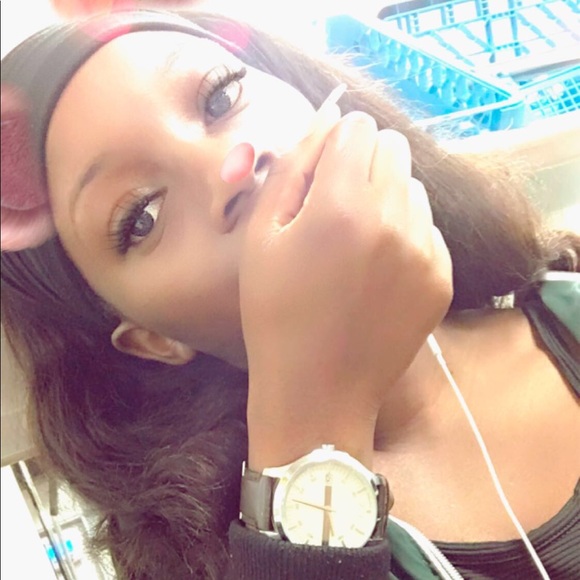 Profile Picture of Jeanneil Sutherland (@jamaicanjenni) on Poshmark