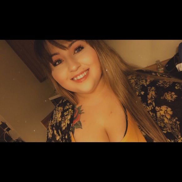 Profile Picture of Tayler Corrales (@tayler_corrales) on Poshmark