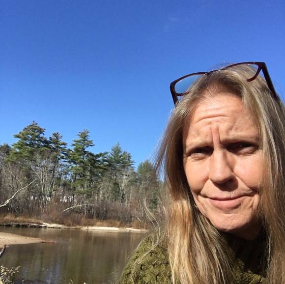 Profile Picture of Lisa Bogdanowicz (@lisabbmilum96) on Poshmark