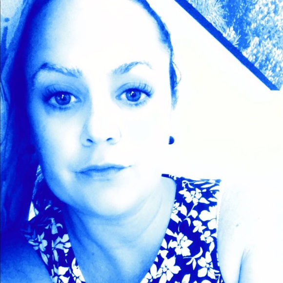 Profile Picture of Michelle Brimecombe (@mbrimster) on Poshmark