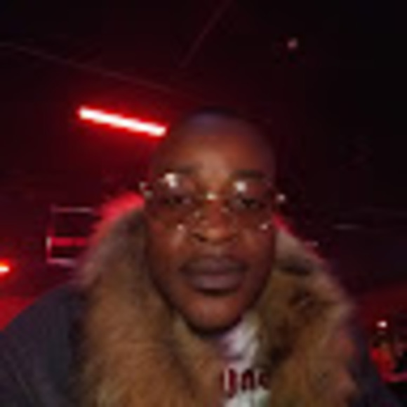 Profile Picture of Nathan Mcleod (@nathanmcleod862) on Poshmark