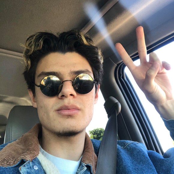 Profile Picture of Andrew Garcia (@andrewgarcia595) on Poshmark