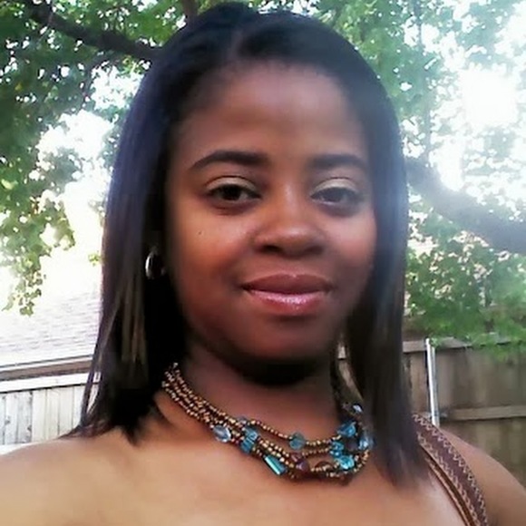 Profile Picture of Timika Giddings (@timikagiddings) on Poshmark