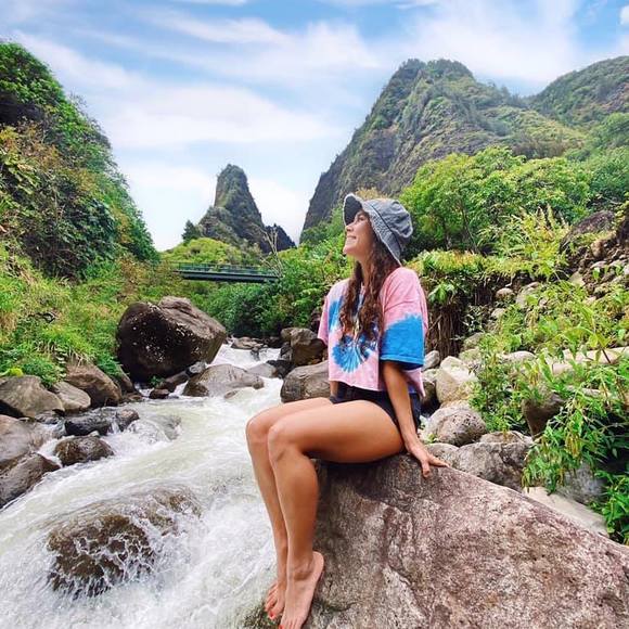 Profile Picture of Julia Whalen (@whalen00) on Poshmark