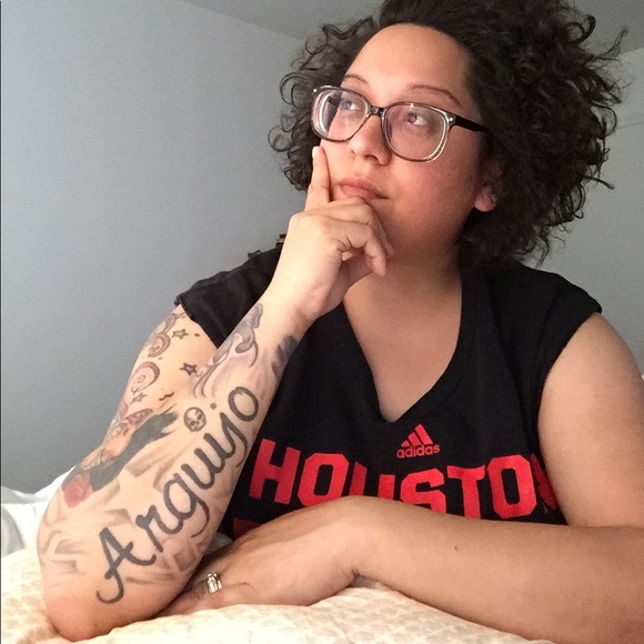 Profile Picture of Lisa Arguijo (@lisa_arguijo) on Poshmark