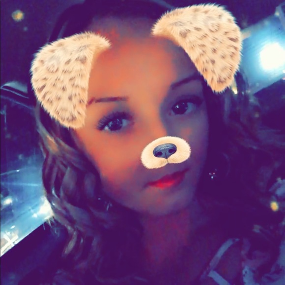 Profile Picture of Anna Monosmith (@annabana190) on Poshmark