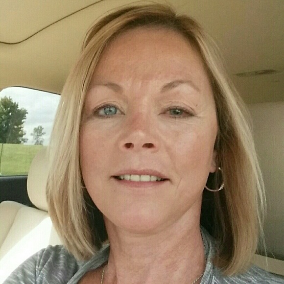 Profile Picture of Cindy Cain (@happyday16) on Poshmark