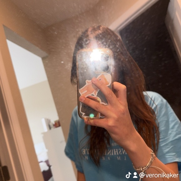 Profile Picture of Veronika Kurganski (@vkurganski) on Poshmark