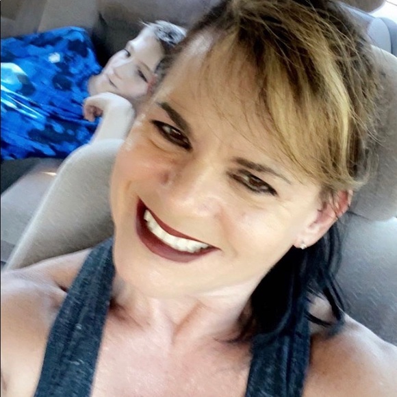 Profile Picture of Paula Young (@pyoung1966) on Poshmark