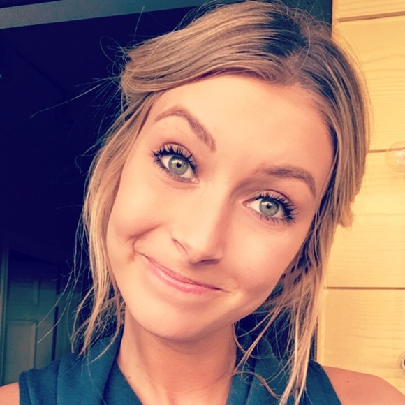 Profile Picture of Katelynn Huffman (@katehuffman21) on Poshmark