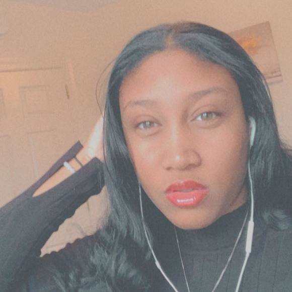 Profile Picture of Ashli Pulchan (@chynasodope) on Poshmark