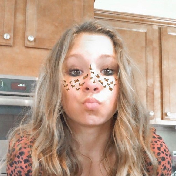 Profile Picture of Haley Huffman (@hayhayhuffman) on Poshmark